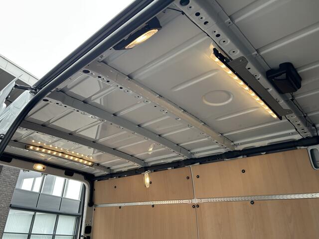 Mercedes-Benz SPRINTER 317 CDI L2 H2 Pro LED / MBUX / Navigatie / Camera / Parkeersensoren / Cruise control / Airco / 270 Graden achterdeuren