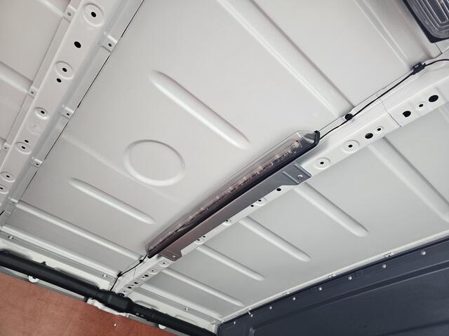 Mercedes-Benz SPRINTER 317 CDI L3-H2 Handgeschakeld * LED * Trekhaak * MBUX * Cruise *