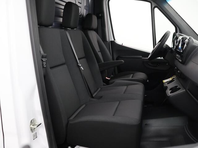 Mercedes-Benz SPRINTER 315 | Aut. | L2 H2 | RWD | PRO | 3500 KG. AHW | Airco | Cruise Control | 3500 KG. AHW | Carplay / Android Auto | Dodehoekassistent | Lane-Assist | Multifunctioneel Stuurwiel | 3-zits |