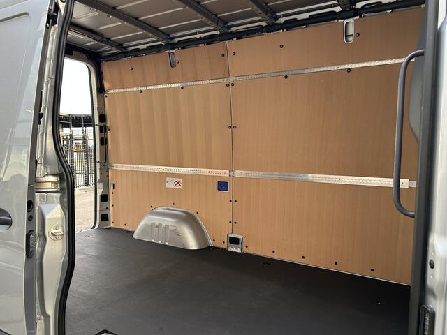 Mercedes-Benz SPRINTER 317 CDI L2 H2 Pro LED / MBUX / Navigatie / Camera / Parkeersensoren / Cruise control / Airco / 270 Graden achterdeuren