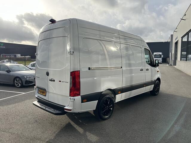 Mercedes-Benz SPRINTER 317 CDI L2 H2 Pro / LED / MBUX / Navigatie / Camera / Parkeersensoren / Cruise control / Airco / 270 Graden achterdeuren