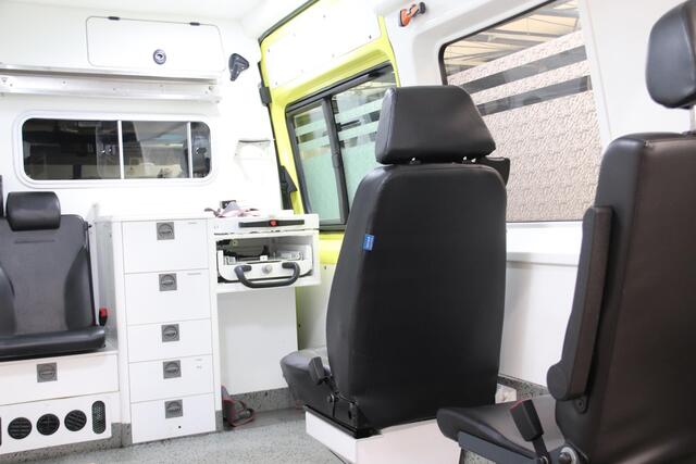 Mercedes-Benz SPRINTER 319 CDI L2H2 AMBULANCE AUTOMAAT Mercedes-benz Sprinter 319 CDI L2H2 AMBULANCE AUTOMAAT Euro 6 Ziekenwagen Rettungswagen Krankenwagen