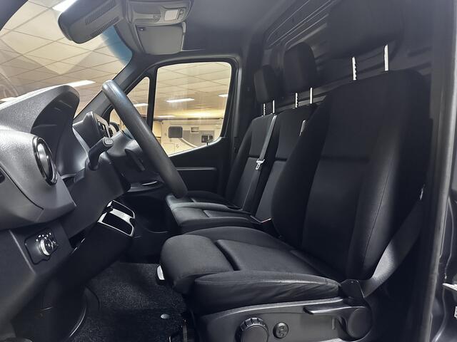 Mercedes-Benz SPRINTER 211 1.9 CDI L2H2 FWD /AUTOMAAT! /Trekhaak! /Camera /3-Zitplaatsen /Zij-schuifdeur rechts /Apple + Android /DAB+! /Keyless Go /Stoelverw. /Navi /Climat /Cruise /Elek. pakket /Bluetooth /Armsteun.