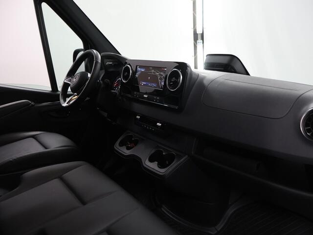 Mercedes-Benz SPRINTER 319 CDI | Aut. | L2 H1 | Select | Distronic Plus | LM Velgen | 3500 KG. Trekhaak | 3-zits | Navigatie | Parkeercamera | Laadruimte-betimmering | Certified