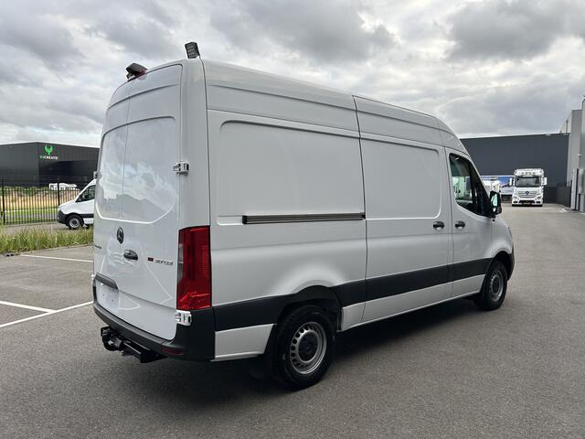 Mercedes-Benz SPRINTER 317 CDI L2 H2 2800KG Trekhaak / MBUX / Camera / Navigatie / Stand kachel / Airco / 270 Graden achterdeuren
