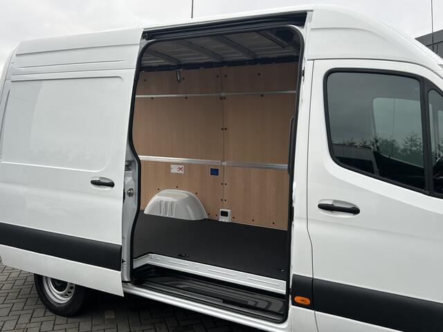 Mercedes-Benz SPRINTER 317 CDI AUTOMAAT FACE-LIFT 3.5T RWD / L2H2 / *** 9061 KM !!*** / LED / STOELVERW / DODEHOEK / MBUX 270 A DEUREN / AIRCO / CRUISE / NAVI / CAMERA / 3-ZITS