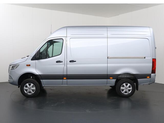 Mercedes-Benz SPRINTER 319 CDI L2 H2 Select 4x4 | 3 zits | LED | Stoelverwarming | Dubbele Schuifdeur L + R | Achteruitrijcamera | Automaat | Trekhaak | Vloer en Wand Betimmering | Parkeersensoren | 4WD | 4MATIC |