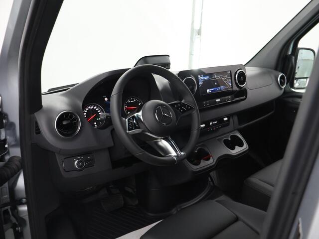 Mercedes-Benz SPRINTER 319 CDI L2 H2 Select 4x4 | 3 zits | LED | Stoelverwarming | Dubbele Schuifdeur L + R | Achteruitrijcamera | Automaat | Trekhaak | Vloer en Wand Betimmering | Parkeersensoren | 4WD | 4MATIC |
