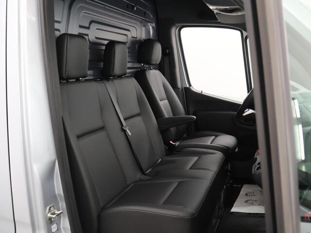 Mercedes-Benz SPRINTER 319 CDI L2 H2 Select 4x4 | 3 zits | LED | Stoelverwarming | Dubbele Schuifdeur L + R | Achteruitrijcamera | Automaat | Trekhaak | Vloer en Wand Betimmering | Parkeersensoren | 4WD | 4MATIC |