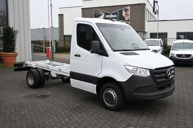 Mercedes-Benz SPRINTER 515 CDI L2 Pro chassis cabine 3500 KG trekgewicht, Geveerde stoel