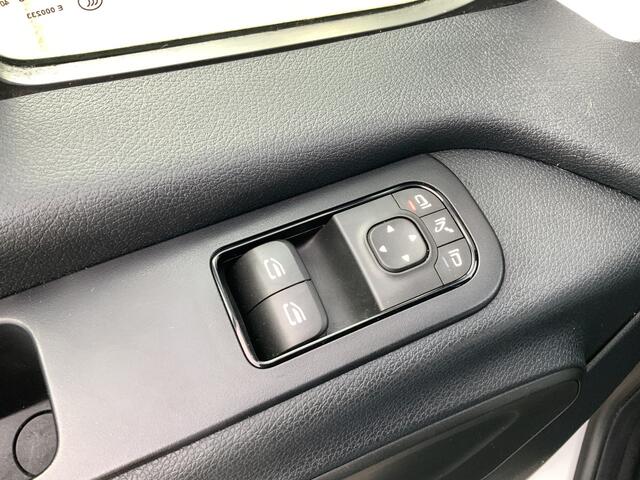 Mercedes-Benz SPRINTER 317 1.9 CDI L2H1 Automaat Airco Cruise Navi Camera 2 Zits Trekhaak 3500 kg Euro 6