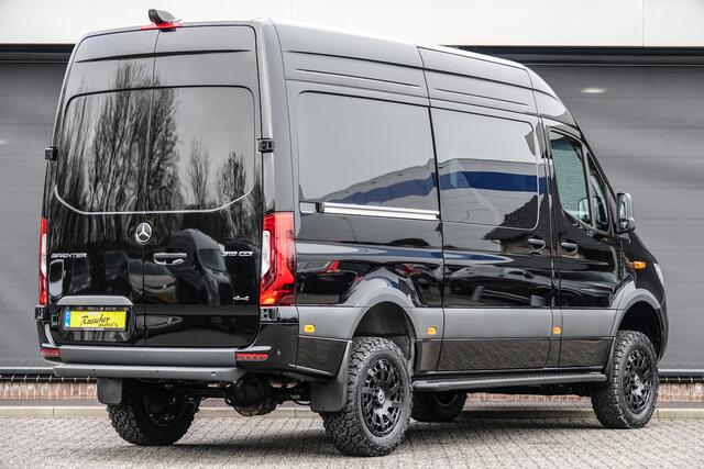Mercedes-Benz SPRINTER 4x4 319Cdi 190Pk 9G-tronic | L2H2 | Dubbele Cabine | 2x Schuifdeur | 4WD | AWD | Bullbar | Treeplanken | 18'' All Terrain | Obsidian Black