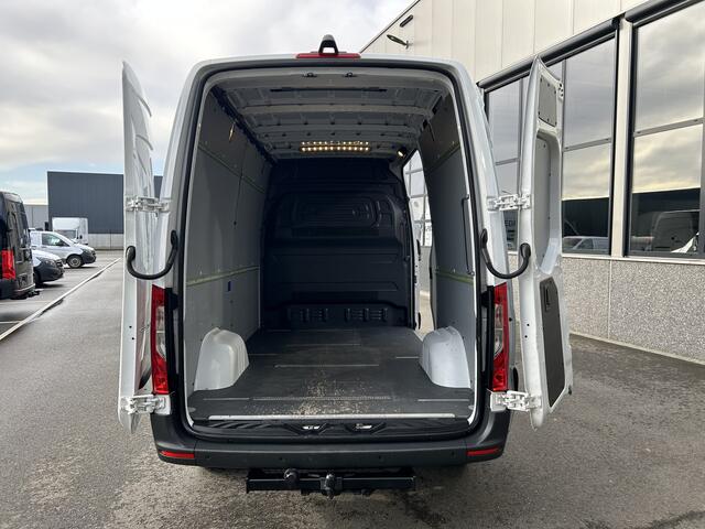 Mercedes-Benz SPRINTER 317 CDI L2 H2 MBUX / Trekhaak / Camera / Parkeersensoren / Navigatie / Airco / 270 Graden achterdeuren