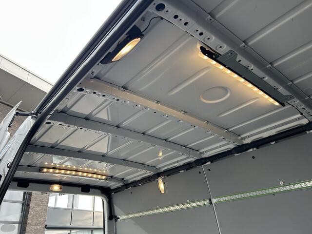 Mercedes-Benz SPRINTER 317 CDI L2 H2 MBUX / Trekhaak / Camera / Parkeersensoren / Navigatie / Airco / 270 Graden achterdeuren