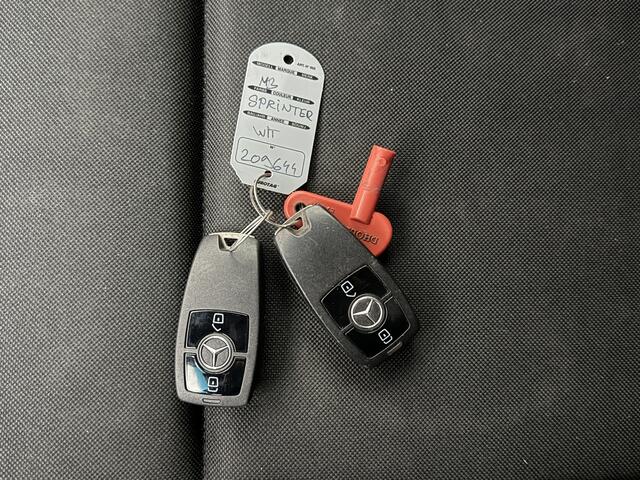 Mercedes-Benz SPRINTER 515CDI 9G-Tronic Automaat Bakwagen+Laadklep | Airco | Cruise | 3-Zits | Dakspoiler