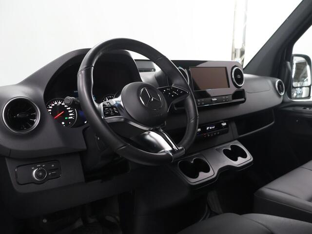 Mercedes-Benz SPRINTER 319 CDI | 190 PK | L2 H1 | AUTOMAAT | 3500 KG TREKHAAK | LED | LEDER ZWART | ADAPTIEVE CRUISE | NAVIGATIE | CAMERA | AIRCO | BETIMMERDE LAADRUIMTE | PARKEERSENSOREN | DODEHOEKDETECTIE | STOELVERWARMING