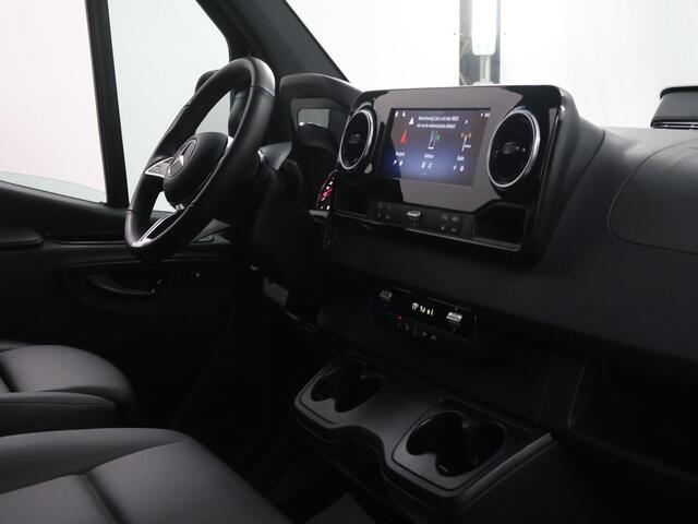 Mercedes-Benz SPRINTER 319 CDI | 190 PK | L2 H1 | AUTOMAAT | 3500 KG TREKHAAK | LED | LEDER ZWART | ADAPTIEVE CRUISE | NAVIGATIE | CAMERA | AIRCO | BETIMMERDE LAADRUIMTE | PARKEERSENSOREN | DODEHOEKDETECTIE | STOELVERWARMING