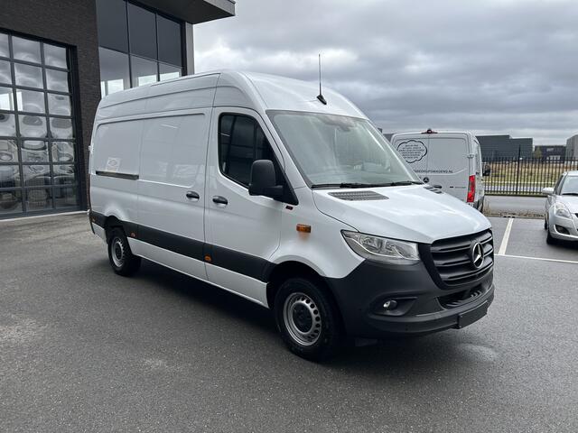 Mercedes-Benz SPRINTER 317 CDI L2 H2 Automaat / 360 Camera / MBUX / Navigatie / Cruise control / Airco / 270 Graden achterdeuren