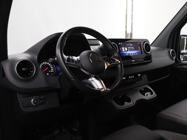Mercedes-Benz SPRINTER 317 CDI | Aut. | L2 H1 | SELECT | ACHTERUITRIJCAMERA | NAVIGATIE | CRUISE CONTROL | TREKHAAK | BETIMMERDE LAADRUIMTE | 3-ZITS | LICHT -/ REGEN SENSOR | CERTIFIED