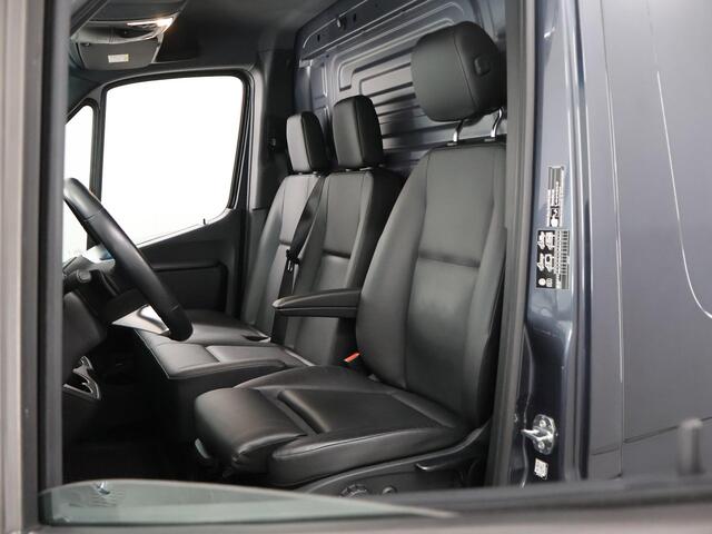 Mercedes-Benz SPRINTER 317 CDI | Aut. | L2 H1 | SELECT | ACHTERUITRIJCAMERA | NAVIGATIE | CRUISE CONTROL | TREKHAAK | BETIMMERDE LAADRUIMTE | 3-ZITS | LICHT -/ REGEN SENSOR | CERTIFIED