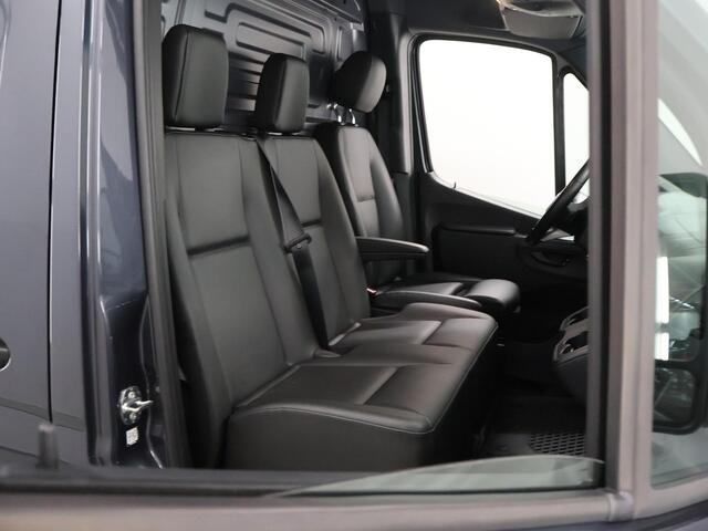 Mercedes-Benz SPRINTER 317 CDI | Aut. | L2 H1 | SELECT | ACHTERUITRIJCAMERA | NAVIGATIE | CRUISE CONTROL | TREKHAAK | BETIMMERDE LAADRUIMTE | 3-ZITS | LICHT -/ REGEN SENSOR | CERTIFIED