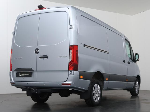 Mercedes-Benz SPRINTER 319 CDI | Aut. | L2 H1 | Select | Distronic | 3500 KG Trekhaak | 17" Lichtmetalen Wielen | Navigatie | Parkeercamera | LED Koplampen | Vloer+Zijwanden | Certified