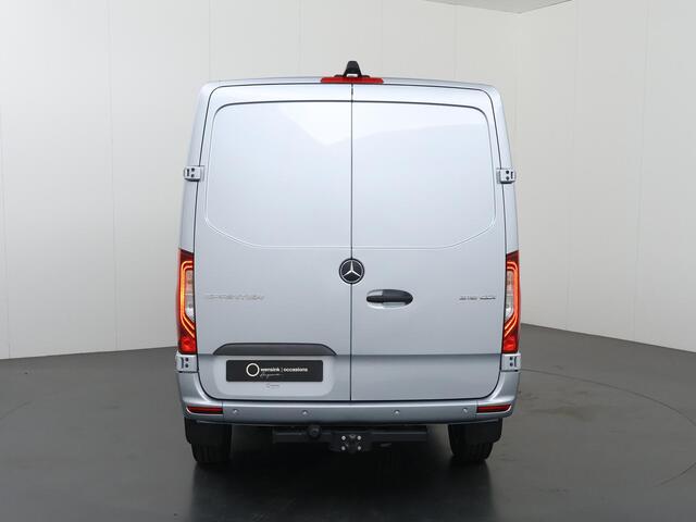 Mercedes-Benz SPRINTER 319 CDI | Aut. | L2 H1 | Select | Distronic | 3500 KG Trekhaak | 17" Lichtmetalen Wielen | Navigatie | Parkeercamera | LED Koplampen | Vloer+Zijwanden | Certified