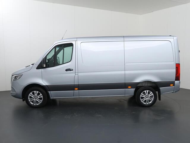 Mercedes-Benz SPRINTER 319 CDI | Aut. | L2 H1 | Select | Distronic | 3500 KG Trekhaak | 17" Lichtmetalen Wielen | Navigatie | Parkeercamera | LED Koplampen | Vloer+Zijwanden | Certified