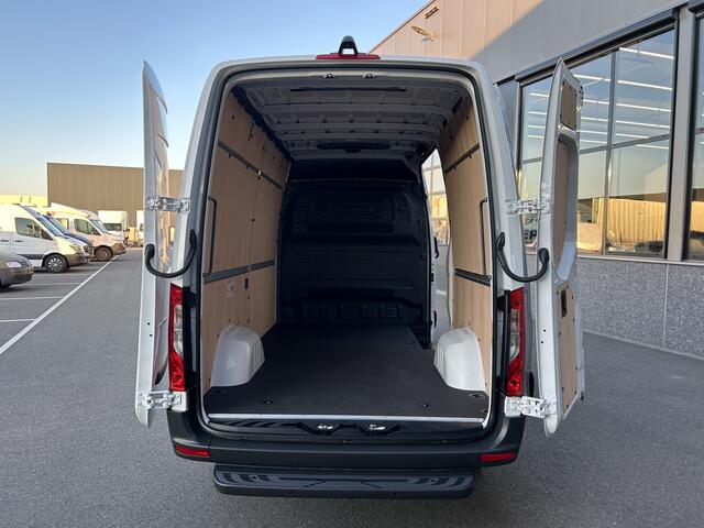 Mercedes-Benz SPRINTER 317 CDI L2 H2 Pro LED / MBUX / Navigatie / Camera / Parkeersensoren / Cruise control / 270 Graden achterdeuren