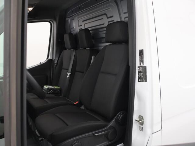 Mercedes-Benz SPRINTER 317 CDI | Aut. | L2 H2 | Pro | Navigatie | Spiegelpakket | Verwarmde Comfort Chauffeursstoel en Bijrijdersbank | Achterdeuren 270 Graden | Airco | Cruisecontrol | Dodehoekassistent | Parkeerpakket met Achteruitrijcamera | Certified |