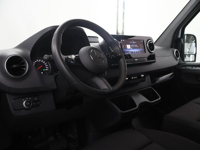 Mercedes-Benz SPRINTER 317 CDI | L2 H2 | PRO | AUTOMAAT | ACHTERUITRIJCAMERA | NAVIGATIE | CRUISE CONTROL | 2X ZIJSCHUIFDEUR | BETIMMERDE LAADRUIMTE | ZILVER METALLIC | 3-ZITS | LICHT -/ REGEN SENSOR | CERTIFIED