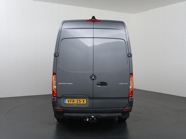 Mercedes-Benz SPRINTER 319 | 3.0 CDI V6 | L2 H2 | DODEHOEK DETECTIE | CLIMATE CONTROL | TREKHAAK | CRUISE CONTROL | VERWARMBAAR VOORRUIT | STOELVERWARMING | LED KOPLAMPEN | PARKEERCAMERA | NAVIGATIE | 3-ZITS | V6
