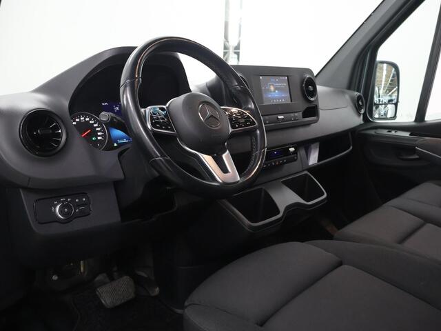 Mercedes-Benz SPRINTER 319 | 3.0 CDI V6 | L2 H2 | DODEHOEK DETECTIE | CLIMATE CONTROL | TREKHAAK | CRUISE CONTROL | VERWARMBAAR VOORRUIT | STOELVERWARMING | LED KOPLAMPEN | PARKEERCAMERA | NAVIGATIE | 3-ZITS | V6