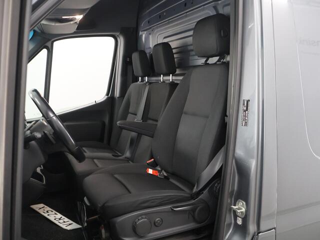 Mercedes-Benz SPRINTER 319 | 3.0 CDI V6 | L2 H2 | DODEHOEK DETECTIE | CLIMATE CONTROL | TREKHAAK | CRUISE CONTROL | VERWARMBAAR VOORRUIT | STOELVERWARMING | LED KOPLAMPEN | PARKEERCAMERA | NAVIGATIE | 3-ZITS | V6
