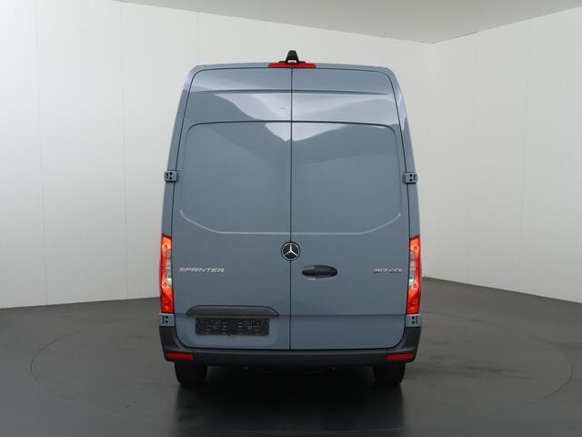 Mercedes-Benz SPRINTER 317 CDI | Aut. | L2 H2 | Pro | Verwarmde Chauffeursstoel | Bijrijdersbank | Spiegelpakket | Achteruitrijcamera | Airco | Cruisecontrol | Dodehoekassistent | 3500kg AHW | Certified |