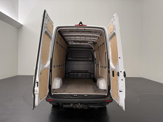 Mercedes-Benz SPRINTER 317CDi L2H2 | Navigatie | 2800Kg Trekhaak | Camera | Multimedia | Airco | Cruise | 3-Zits | Betimmering