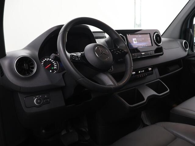 Mercedes-Benz SPRINTER 317 CDI | Aut. | L2 H2 | Pro | Verwarmde Chauffeursstoel | Bijrijdersbank | Spiegelpakket | Achteruitrijcamera | Airco | Cruisecontrol | Dodehoekassistent | 3500kg AHW | Certified |