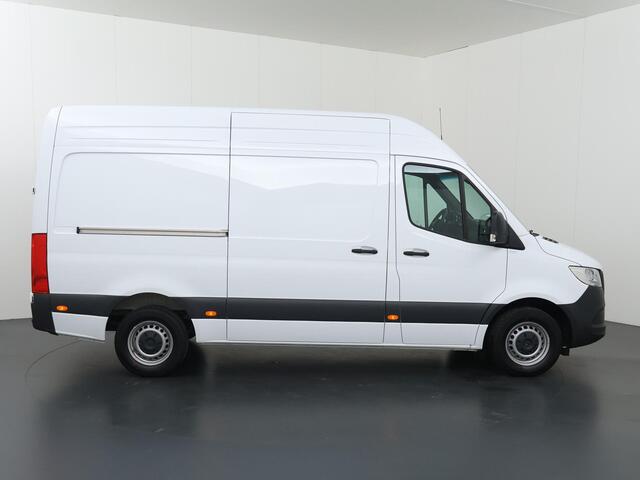 Mercedes-Benz SPRINTER 317 CDI | AUT. | L2 H2 | Pro | 3-zits | Airco | Cruise Control | 3500 KG. AHW | Parkeercamera | Certified