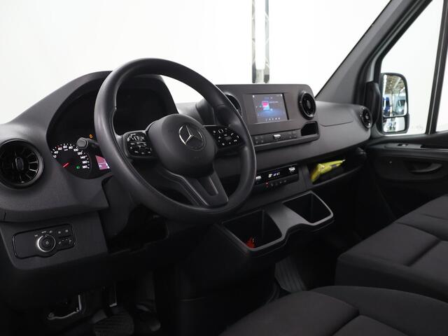 Mercedes-Benz SPRINTER 317 CDI | AUT. | L2 H2 | Pro | Navigatie | Spiegelpakket | Verwarmde Geveerde Comfort Chauffeursstoel en Bijrijdersbank | Achterdeuren 270 Graden | Airco | Cruisecontrol | Dodehoekassistent | Parkeerpakket met Achteruitrijcamera | Certified |