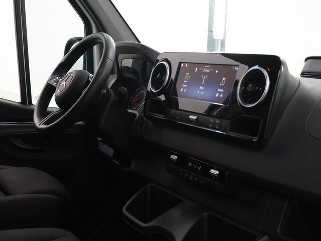Mercedes-Benz SPRINTER 317 CDI | Aut. | L2 H2 | Pro | 3 zits | Achteruitrijcamera | 3.500 kg Trekgewicht | Vloer en Wand Betimmering | Certified