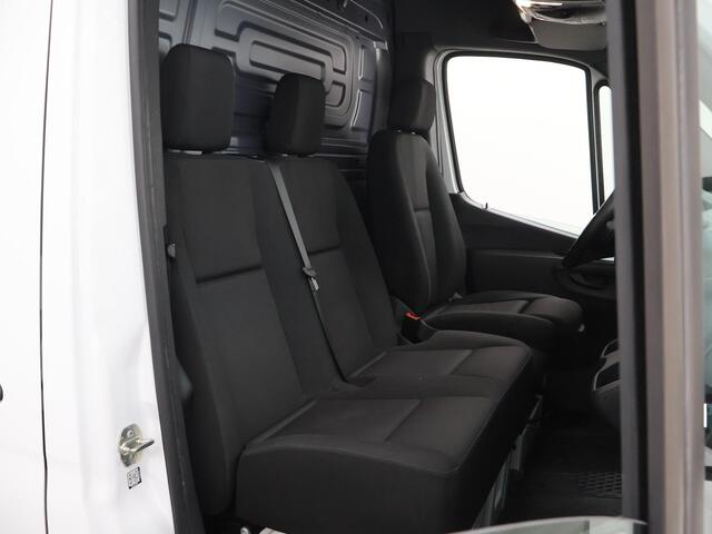 Mercedes-Benz SPRINTER 317 CDI | Aut. | L2 H2 | Pro | 3 zits | Achteruitrijcamera | 3.500 kg Trekgewicht | Vloer en Wand Betimmering | Certified