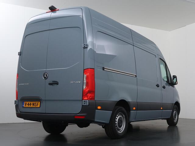 Mercedes-Benz SPRINTER 317 CDI | Aut. | L2 H2 | Pro | Verwarmde Chauffeursstoel | Bijrijdersbank | Spiegelpakket | Achteruitrijcamera | Airco | Cruisecontrol | Dodehoekassistent | 3500kg AHW | Certified |