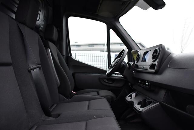 Mercedes-Benz SPRINTER 317 1.9 CDI L2H2 RWD AMG Edition Camera, Cruise, Carplay, LED, Trekhaak, Automaat, Mbux, 170pk, Sensoren, Uniek!