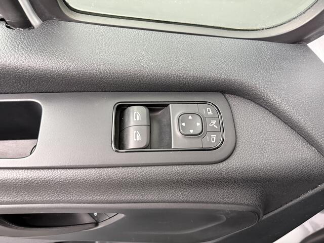 Mercedes-Benz SPRINTER 317CDi Automaat L2H2 | 3500Kg Trekhaak | Navigatie | Camera | Airco | Cruise | 3-Zits |