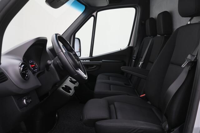 Mercedes-Benz SPRINTER 314 2.2 CDI Automaat L2H2 3-Zits, LED, Climate, Camera, Cruise, Navigatie, Bluetooth, Trekhaak, 16''