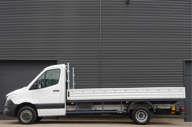 Mercedes-Benz SPRINTER 519 3.5T OPEN LAADBAK, 3.5T TREKHAAK, DUBBELLUCHT, ADAPT. CRUISE, STANDKACHEL, CLIMA, LEDER STUUR, NAVI, MBUX, DUBBEL LUCHT