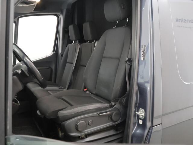 Mercedes-Benz SPRINTER 319 CDI | 3.0 V6 | L2 H2 | LED KOPLAMPEN | LM VELGEN | 3-ZITS | PARKEERCAMERA | TREKHAAK | DISTRONIC PLUS | STOELVERWARMING | NAVIGATIE | Trekhaak | Achteropstap | Sidebars |