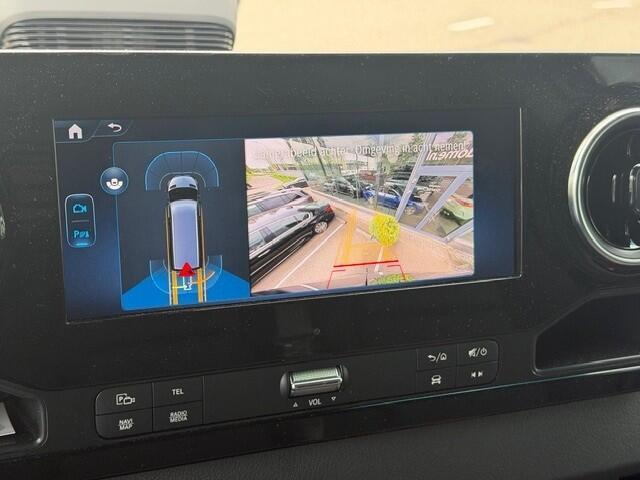 Mercedes-Benz SPRINTER 319 1.9 CDI L2 Night Edition l Distronic l LED High Performance l Geveerde best. stoel l MBUX l Smartphone Integratie l Trekhaak 3,5 t l PTS l Betimmerd l Stoelvewarming l Tweezitsbank l Airconditioning l Dode hoek assistent l Winterpakket l PANAMERCANA G