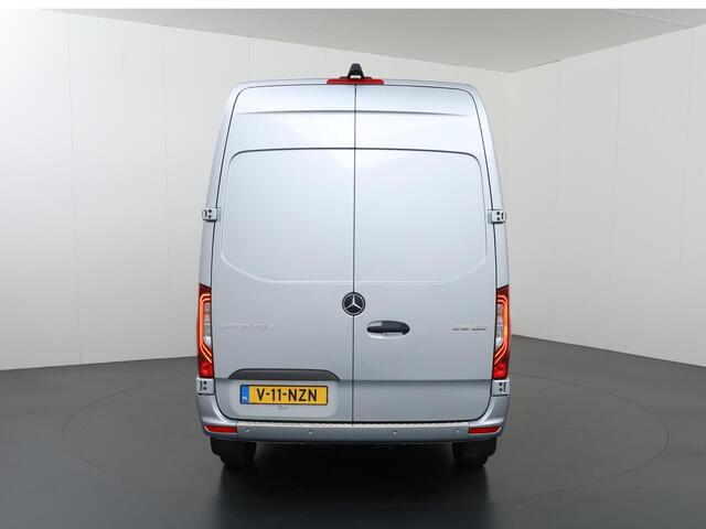 Mercedes-Benz SPRINTER 319 CDI L2 H2 Select | 3 zits | LED Koplampen | Lichtmetalen Velgen | Achteruitrijcamera | Stoelverwarming | Parkeersensoren Achter | Wand Betimmering |