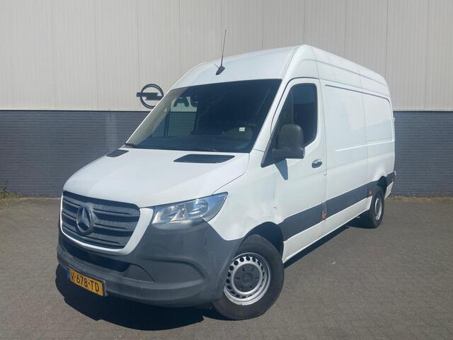 Mercedes-Benz SPRINTER 314 2.2 CDI 143pk AUT-7 L2H2 EURO VI-D NAVI Camera ECC Keyless Bluetooth Navigatie-pakket Elektr.Spiegels+Verwarmd BlindSpot-Assist Regensensor Bordherkenning Trekhaak 3.500kg Trekvermogen Betonplex Wandbetimmerd